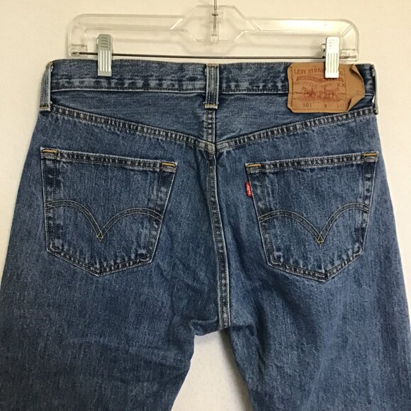 Levi's Men's 501 Light Wash Button Fly Boot Cut Jeans  Size 31 x 32 - Picture 6 of 12